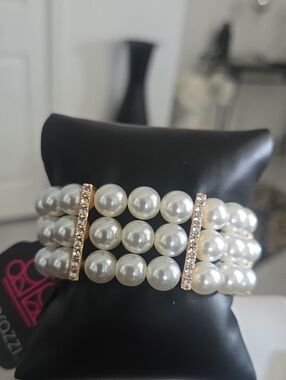 Paparazzi Modern Day Majesty Gold Bracelet NWT